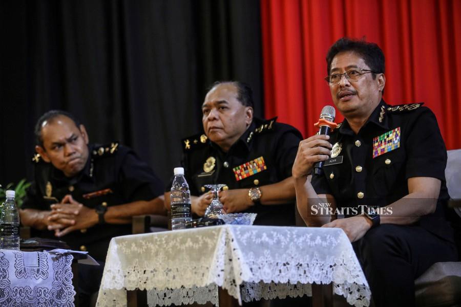 Malaysian Anti-Corruption Commission (MACC) Chief Commissioner Tan Sri Azam Baki (right) speaking during an engagement programme with the media in Kuala Terengganu.- NSTP/GHAZALI KORI