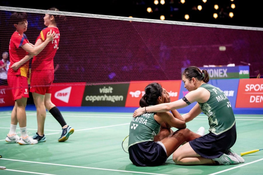 Zhang Shu Xian and Zheng Yu of China react after their quarter final women's double match against Pearly Tan and Thinaah Muralitharan of Malaysia at the Badminton BWF World Championship in Copenhagen on August 25, 2023. - AFP PIC