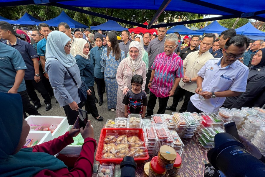 King, Queen Depart For Home After Three-day Visit To Labuan 