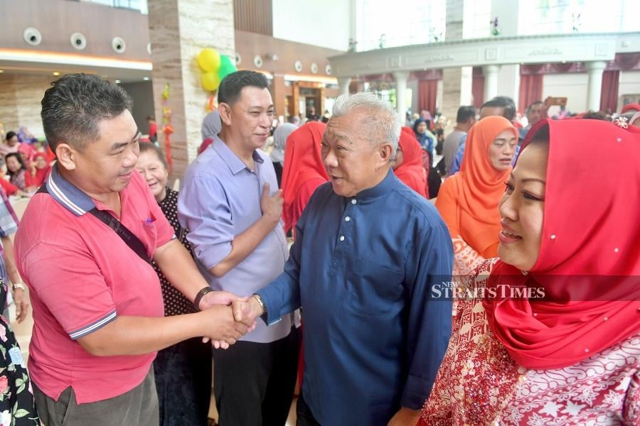  Senator Datuk Noraini Idris (right) accompanies Sabah Umno chief Datuk Seri Bung Moktar Radin during the Hari Raya Open house at Wisma Kinsabina. -NSTP/MOHD ADAM ARININ