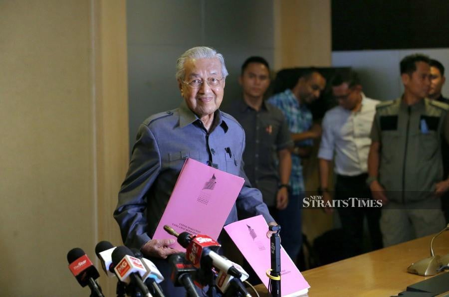 Tun Dr Mahathir Mohamad arrives for a press conference at the Perdana Leadership Foundation in Putrajaya. -NSTP/EIZAIRI SHAMSUDIN