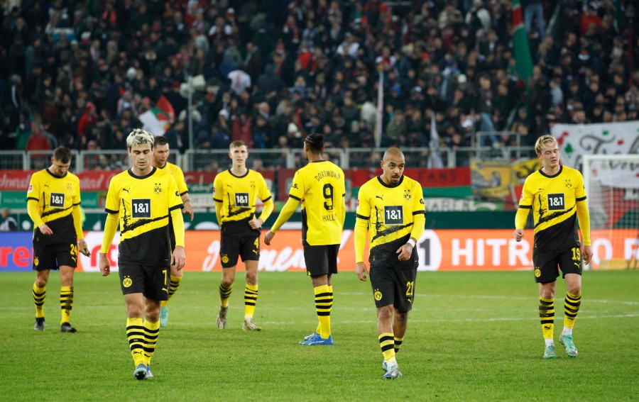 Dortmund's poor run continues with draw at Augsburg, Leipzig win