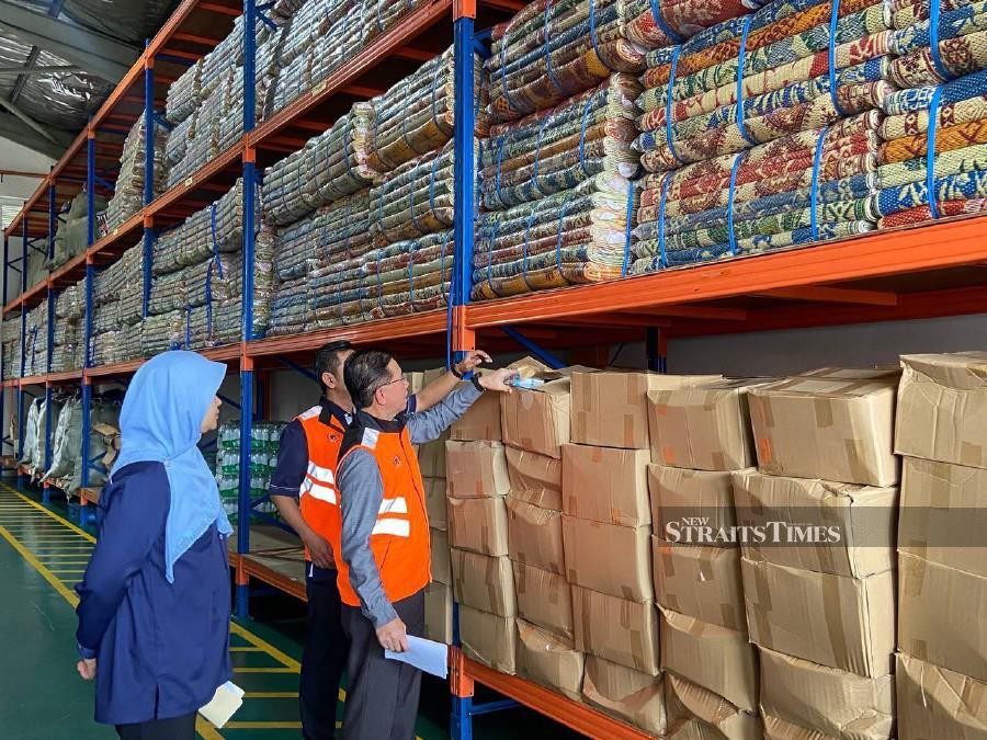  Said Sidup (centre) inspecting the Kelantan Welfare Department’s depot in Kemumin. - NSTP/Hazira Ahmad Zaidi