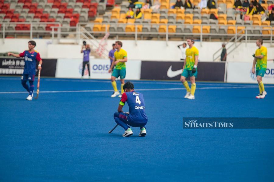 Malaysian players look dejected after the defeat to Australia at the National Hockey Stadium in Bukit Jalil. -NSTP/GENES GULITAH