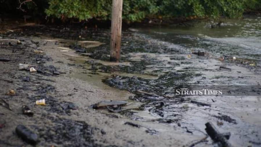 A view of the oil pollution on the Sungai Rengit beach, Pengerang, Kota Tinggi. - Courtesy pic