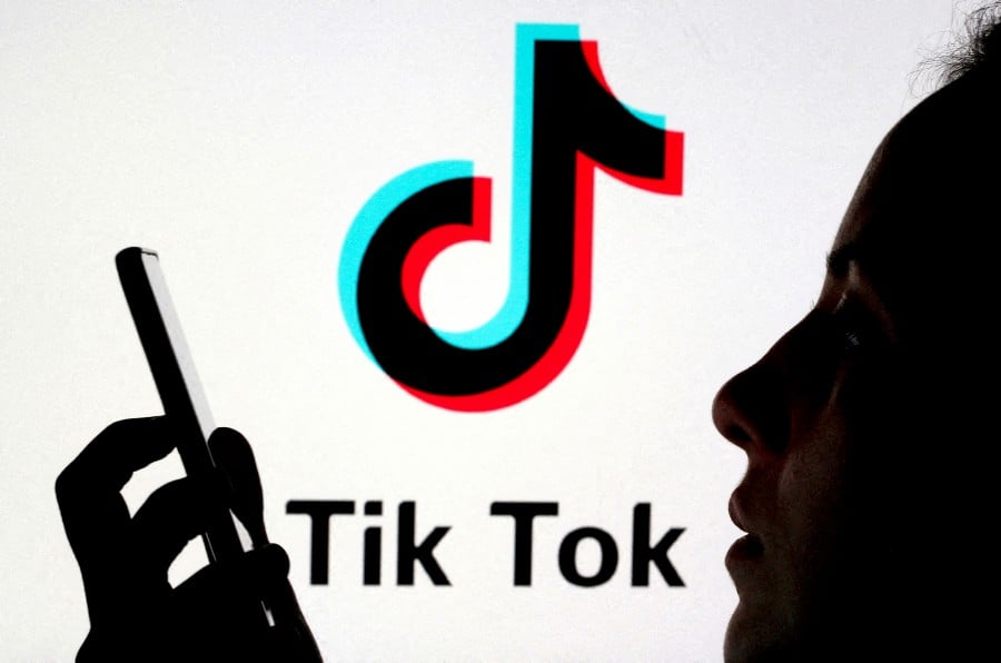 (FILE PHOTO) The state of Arkansas sued TikTok and Facebook parent Meta on Tuesday, claiming the social media companies were misleading consumers about the safety of children on their platforms and protections of users' private data. (REUTERS/Dado Ruvic/File Photo)