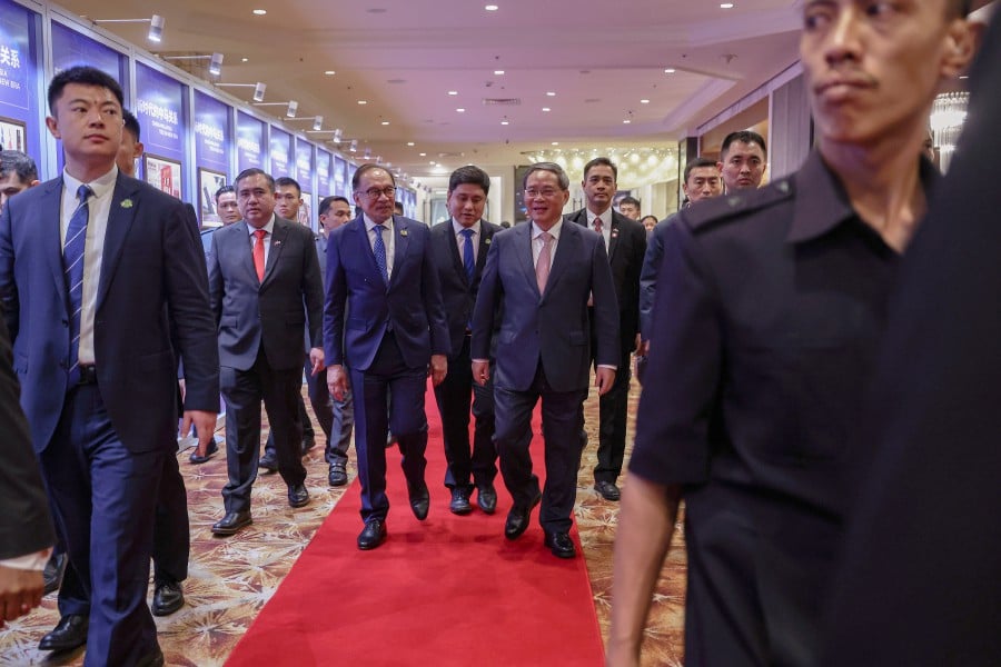 Prime Minister Datuk Seri Anwar Ibrahim with Chinese Premier Li Qiang arrive for a dinner in celebration of the 50th anniversary of Malaysia-China bilateral relation in Kuala Lumpur. - BERNAMA PIC