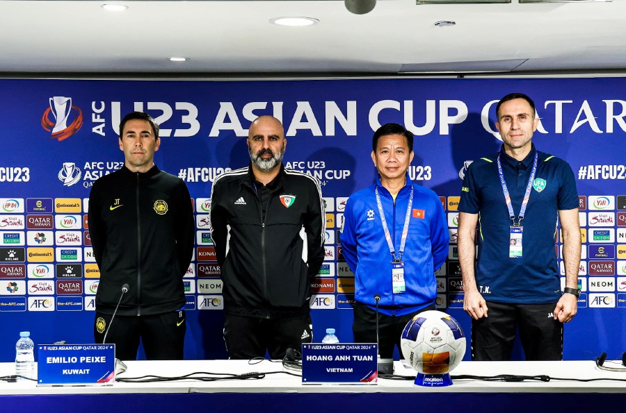 From left: Coaches from Malaysia - Juan Torres Garrido, Emilio Peixe (Kuwait), Hoang Anh Tuan (Vietnam) and Timur Kapadze (Uzbekistan). - Pic credit Facebook FAMalaysiaOfficial