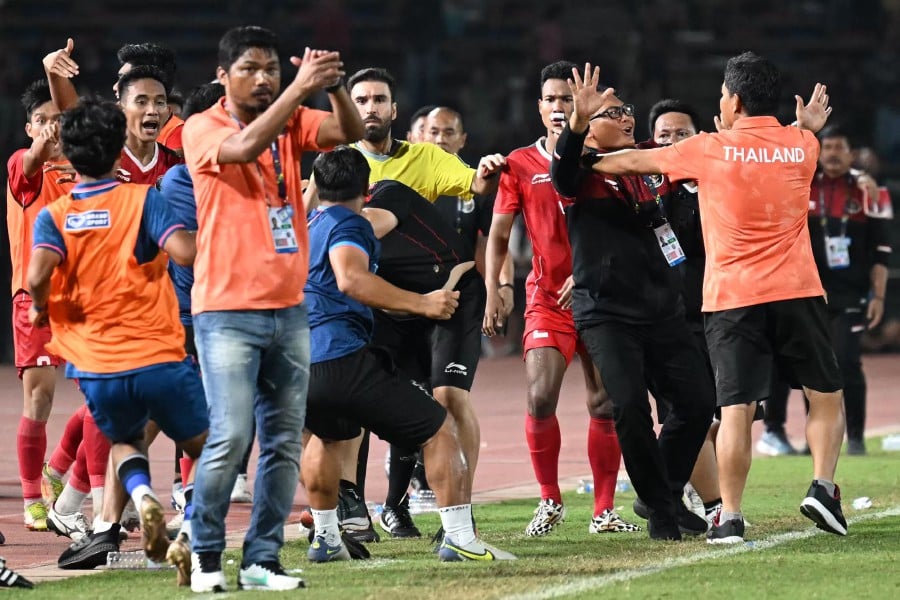 Thai football chiefs apologise after four red cards mar final | New ...