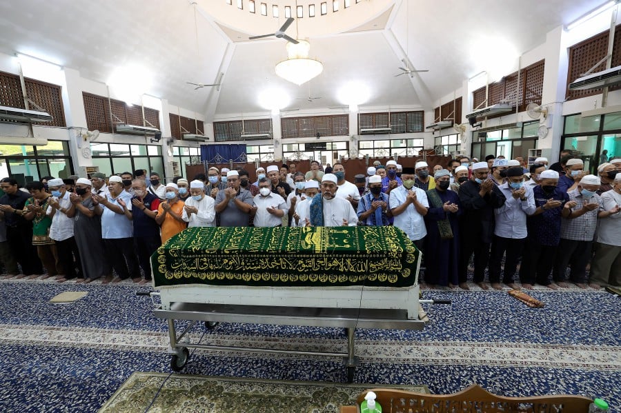 Funeral prayers led by Darul Ehsan Mosque’s Imam Mohamad Khairi Hussein, for the late Datuk Seri Mohd Adib Mohamad Adam at Taman Tun Abdul Razak, Ampang. - BERNAMA PIC