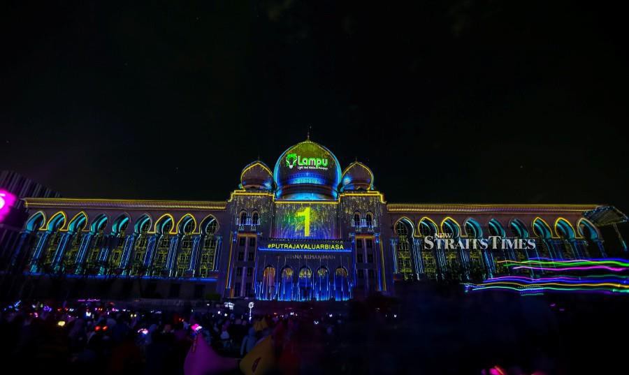A view of the Light and Motion Putrajaya 2019 (Lampu 2019) festival ahead of the New Year’s celebrations in Putrajaya. -NSTP/Luqman Hakim Zubir