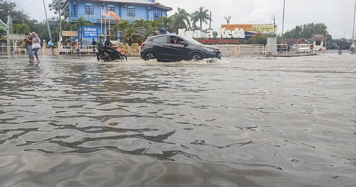 Four Districts In Kedah Hit By Flash Floods Following Downpour, High ...