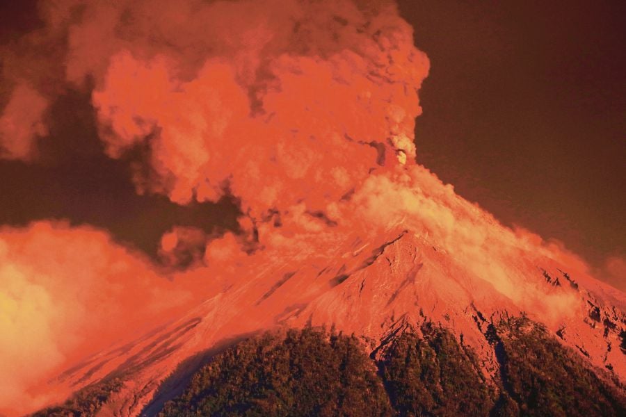 Thousands evacuated as Guatemala's Fuego volcano erupts | New Straits ...