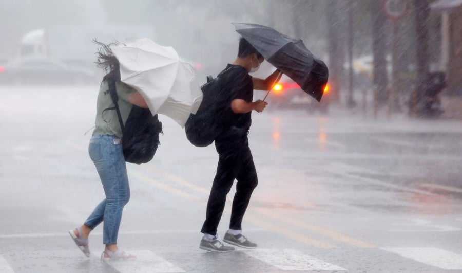 Record rain leaves at least 7 dead in S.Korean capital | New Straits ...