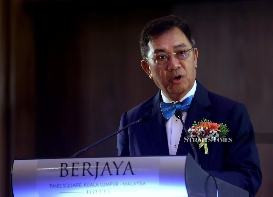  Chairman of APC and Deputy Chief Minister ll of Sabah cum Minister of Local Government and Housing of Sabah Datuk Seri Dr Joachim Gunsalam delivers his speech during the award presentation of the 20th Asia Pacific International Honesty - Book of Records 2023 in Kuala Lumpur. - BERNAMA PIC