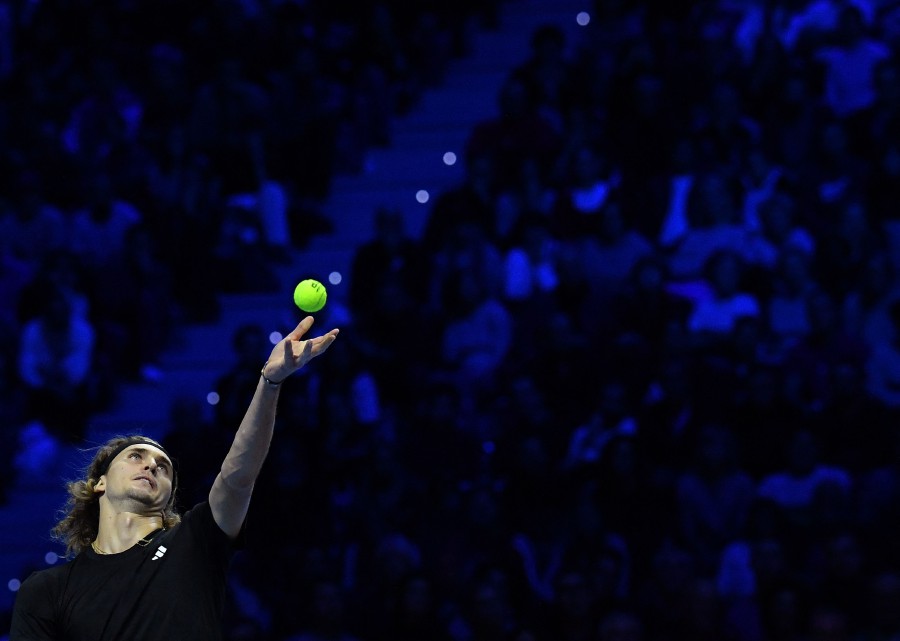 Zverev overpowers Alcaraz in ATP Finals opener