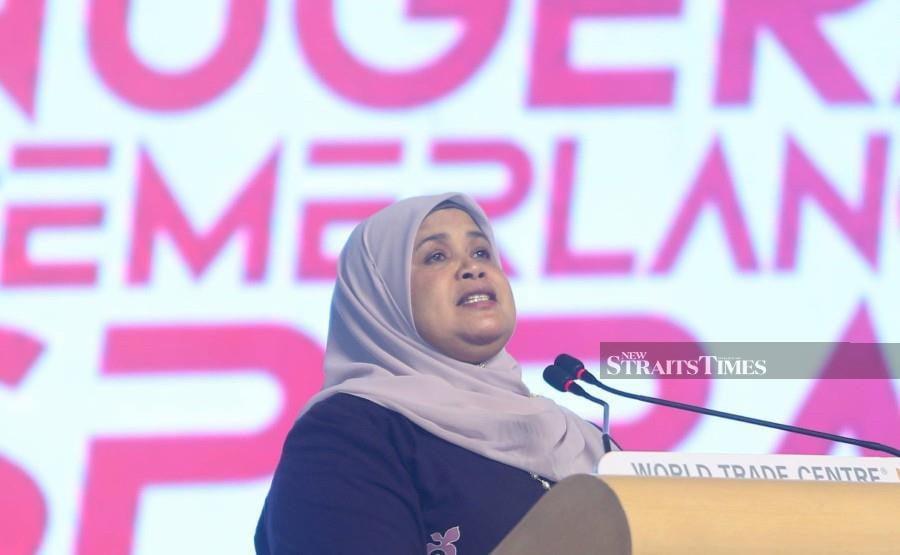 Deputy Rural and Regional Development Minister Datuk Rubiah Wang said the Public Works Department (PWD) is conducting a comprehensive study before starting work on slope repairs which will last till November next year. NSTP/MOHAMAD SHAHRIL BADRI SAALI
