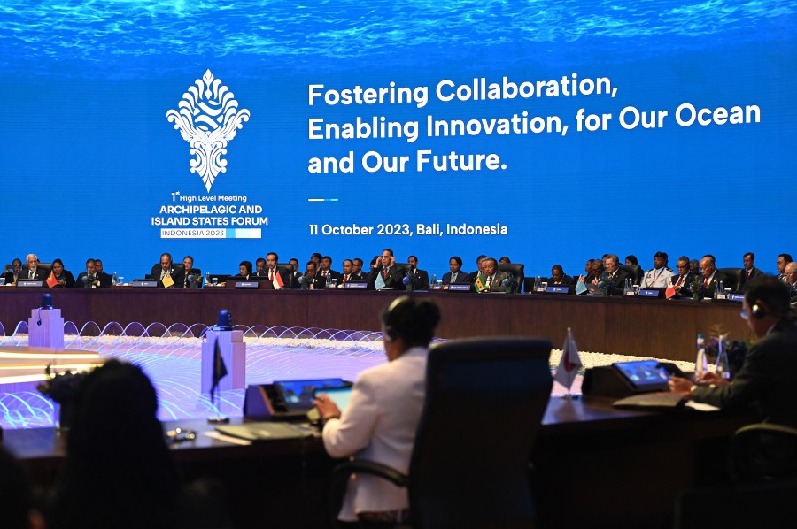 Indonesia's president Joko Widodo (3rd L) speaks at the plenary session during the first High-Level Meeting of the Archipelagic and Island States (AIS) Forum in Nusa Dua, Bali. - AFP PIC