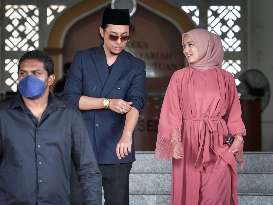 Syamsul Yusof with Puteri Sarah Liyana Megat Kamaruddin seen leaving the court following the hearing today in Kuala Lumpur. - BERNAMA PIC