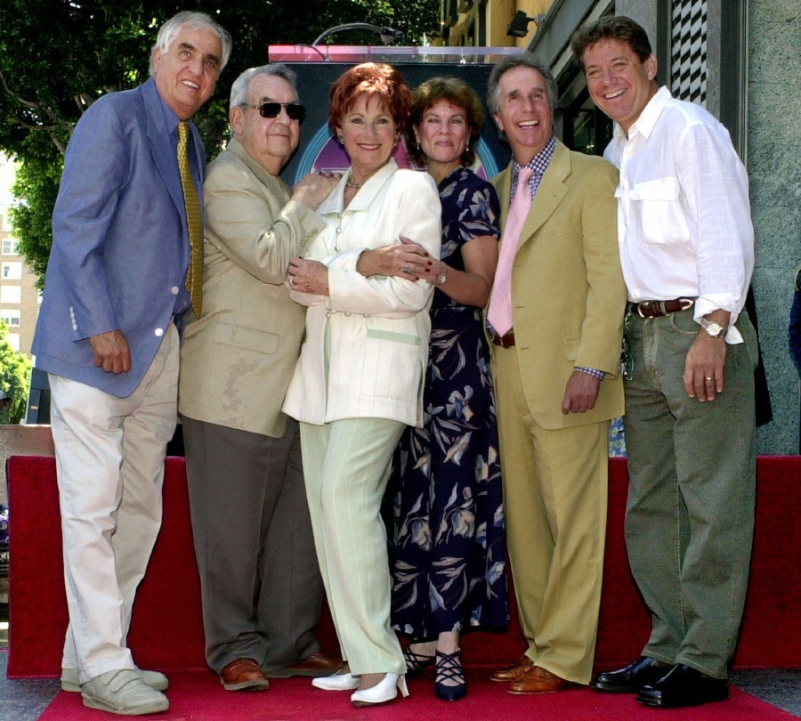  In this July 12, 2001 file photo, Garry Marshall, from left, Tom Bosley, Marion Ross, Erin Moran, Henry Winkler, and Anson Williams of the television show “Happy Days”, pose after Ross received a star on the Hollywood Walk of Fame in the Hollywood section of Los Angeles. Moran, the former child star who played Joanie Cunningham in the sitcoms “Happy Days” and “Joanie Loves Chachi”, has died at age 56. Police in Harrison County, Indiana said that she had been found unresponsive Saturday, April 22, 2017, after authorities received a 911 call. AP pix