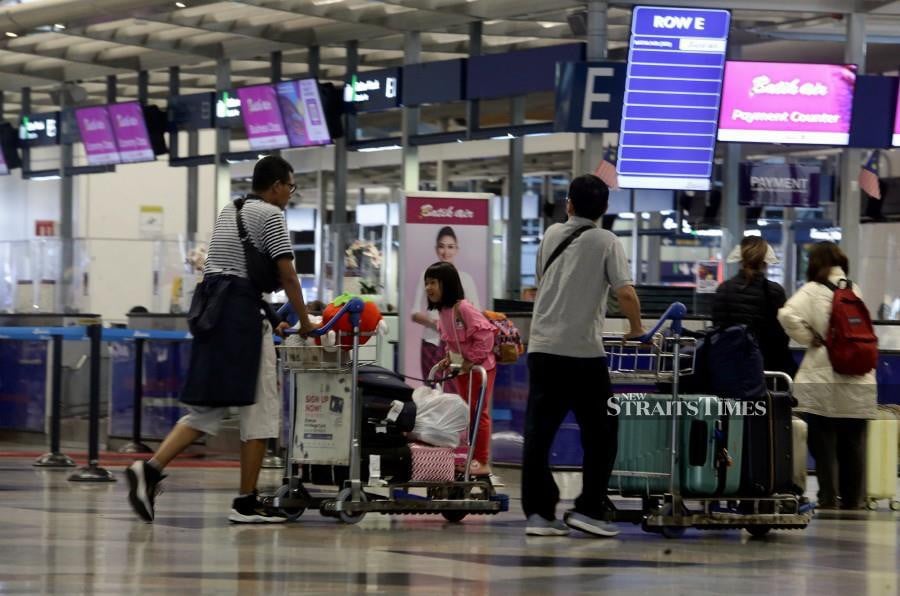 A general view of passengers at the Kuala Lumpur International Airport on November 28. -NSTP/MOHD FADLI HAMZAH
