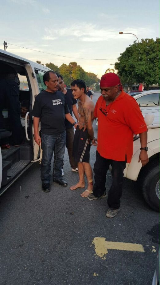 A 34-year old detainee (centre) who escaped from police custody while still handcuffed has been captured at Kampung Paya Jaras in Sungai Buloh.