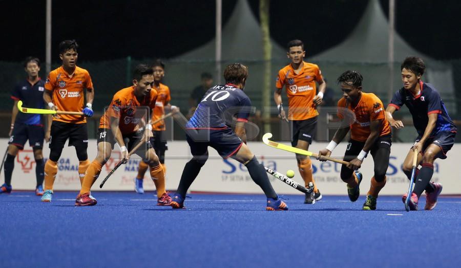 National hockey player Akhimullah Anuar Esook (2nd-right) will lead the team’s attack against India. - NSTP/MOHD AZREN JAMALUDIN