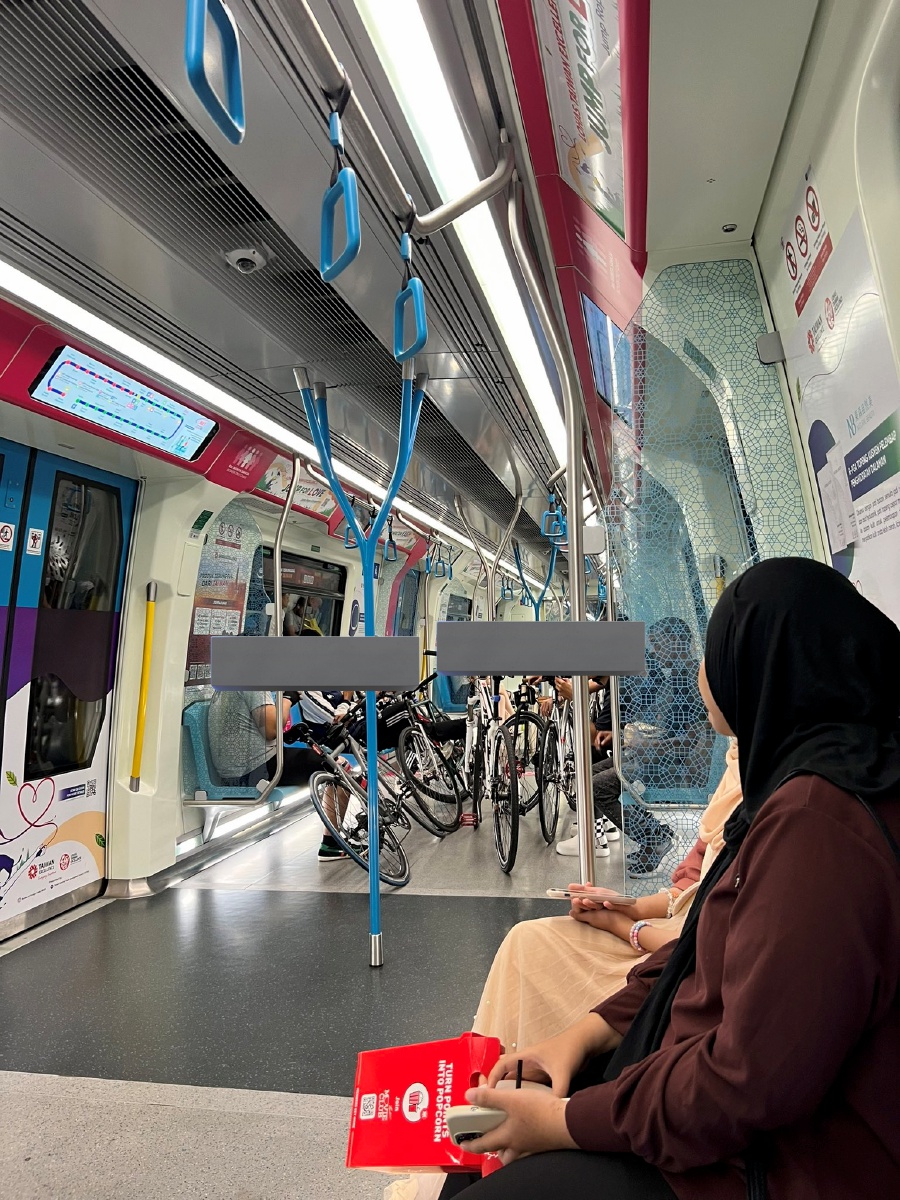 An image showing cyclists in the women-only coach onboard the MRT train. - Pic credit X @pedoqpop