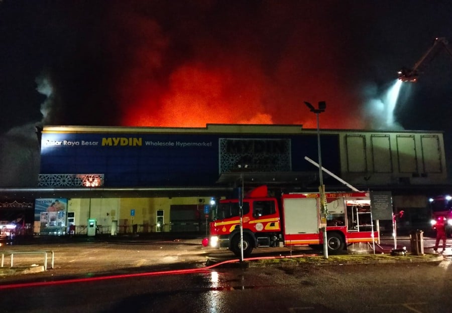 Firemen at the scene after Mydin Hypermarket in Manjoi caught fire. - Courtesy pic