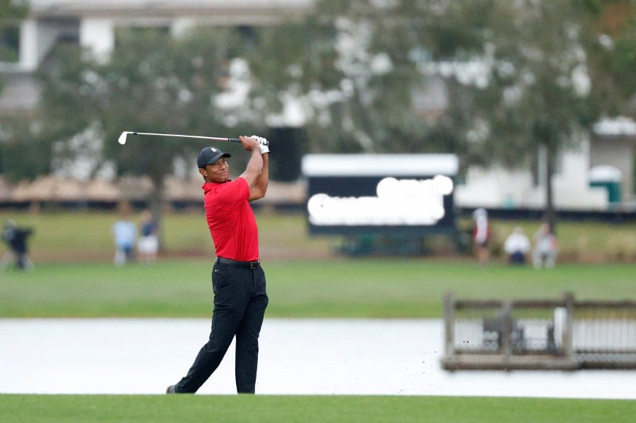  Tiger Woods of the United States plays a shot on the 18th hole during the final round of the PNC Championship at The Ritz-Carlton Golf Club in Orlando, Florida.- AFP PIC