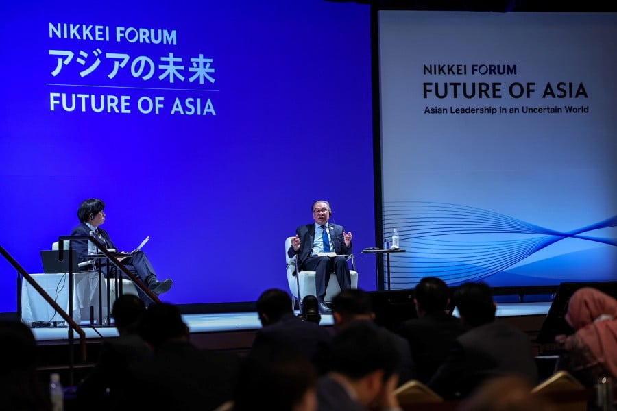  Prime Minister Datuk Seri Anwar Ibrahim (right) speaking during the Nikkei Forum 29th Future of Asia in Tokyo. - BERNAMA PIC