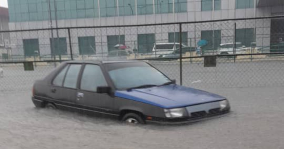 Parts of Klang, Shah Alam hit by flash floods  New Straits Times