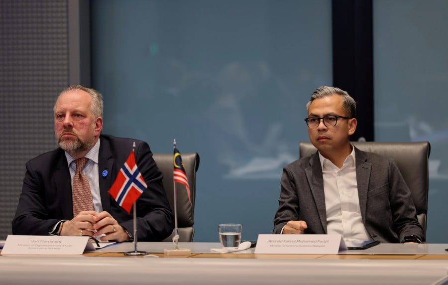 Communications Minister Fahmi Fadzil (right) attends the “Next Generation Communications Roundtable” organised by Telenor Group at Telenor Global Headquarters, Fornebu Campus on Thursday. Also present were representatives of the Norwegian government led by its Digitisation and Public Governance Ministry director, Jarl Fjerdingby (left). Bernama pic