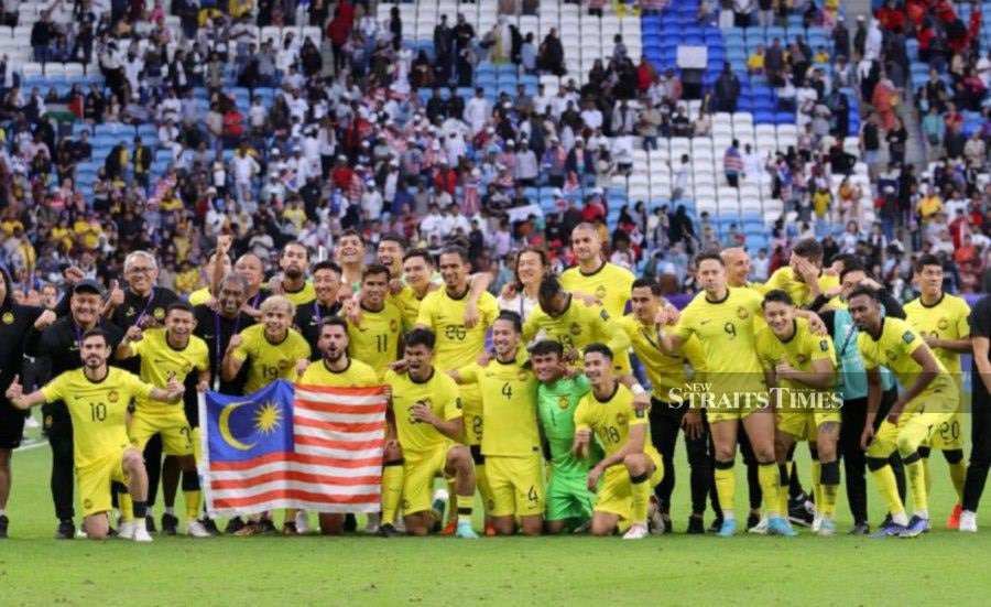 Harimau Malaya players and staff after the match against South Korea during the Qatar 2023 AFC Asian Cup Group E football match at Al-Janoub Stadium in al-Wakrah. -NSTP/HAIRUL ANUAR RAHIM