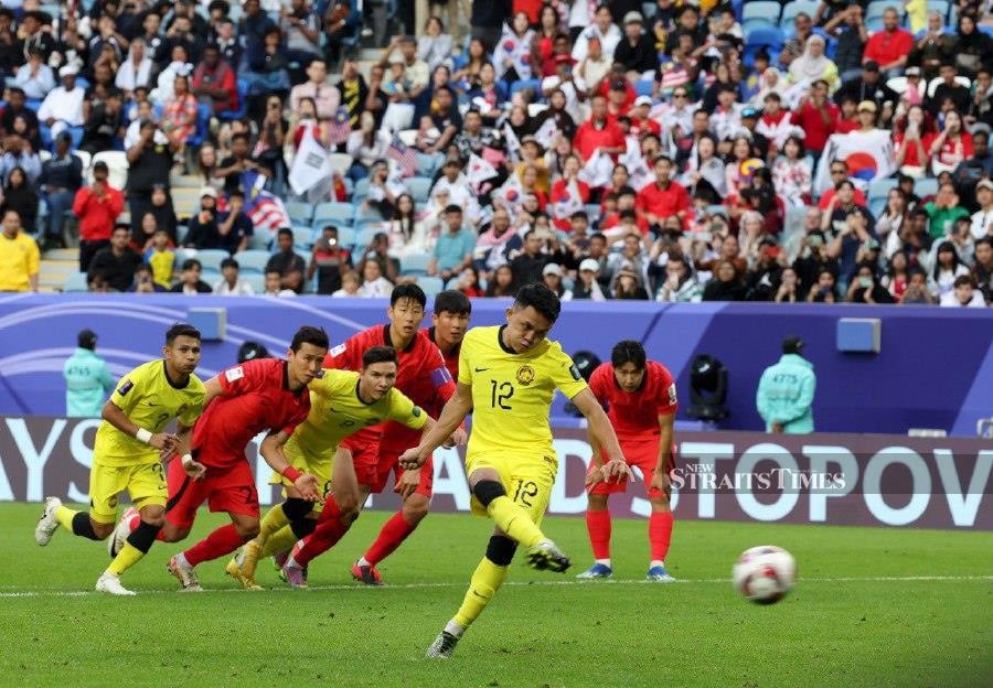 Malaysia’s Arif Aiman Hanapi scores a penalty kick against South Korea during the Qatar 2023 AFC Asian Cup Group E football match at Al-Janoub Stadium in al-Wakrah. -NSTP/HAIRUL ANUAR RAHIM