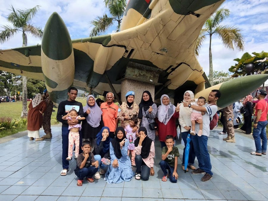 Sergeant Faridah Abd Rahman, who collapsed and died while serving in Lebanon, with her family prior to leaving for duty in November. Picture courtesy of Faridah's family