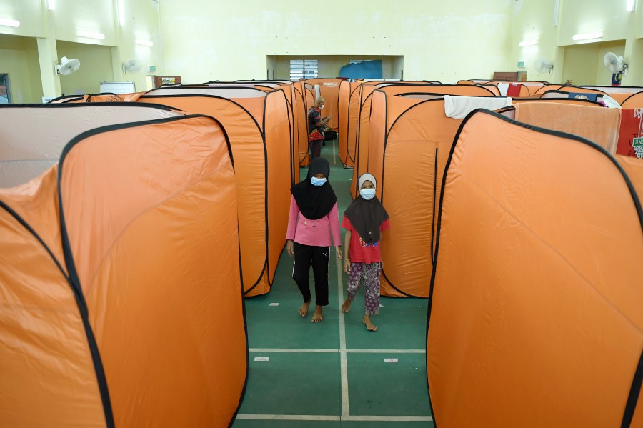Evacuees at a temporary relief centre in Kampung Pasit Raja. - BERNAMA pic