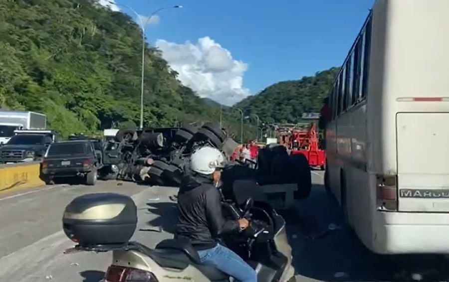 This screengrab from a viral video shows the aftermath of the crash at the Gran Mariscal de Ayacucho highway.