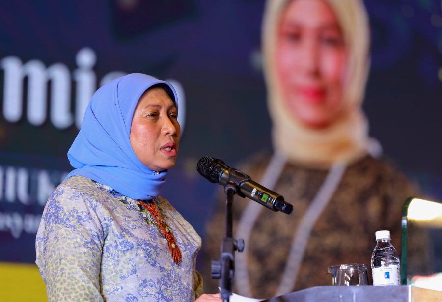 Women, Family and Community Development Minister Datuk Seri Nancy Shukri delivers her speech during the launch of the National PwD Day celebration in Kuching. - BERNAMA PIC 