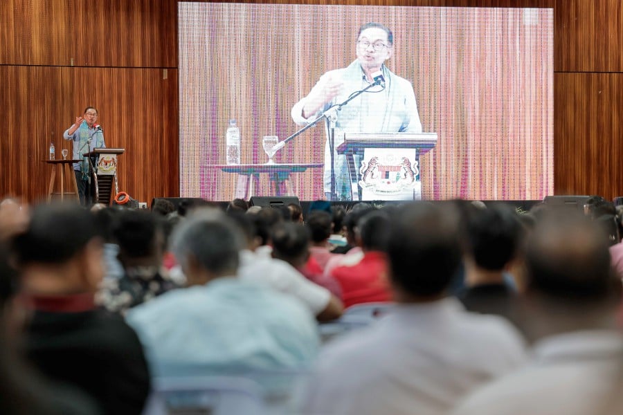 Prime Minister Datuk Seri Anwar Ibrahim delivers his keynote address during the meet-and-greet session with the Penang Indian community at the Seberang Perai Arena Convention Centre. - BERNAMA  PIC