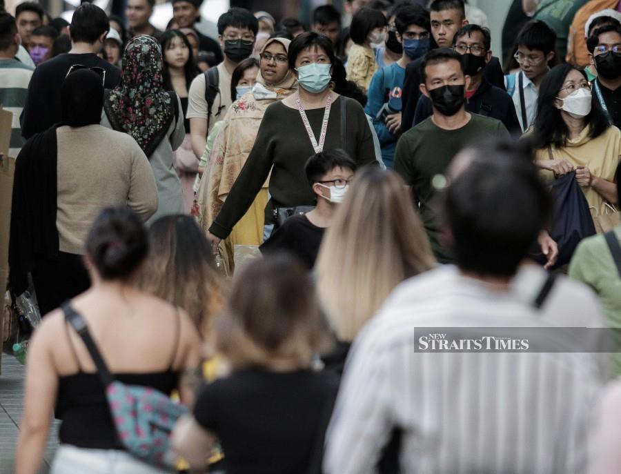 Members of the public to practice health precautions, including mandatory use of face masks for those found to be Covid-19 positive. - NSTP file pic