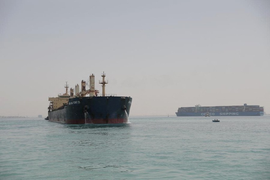 Cargo Ship Briefly Grounded In Egypt S Suez Canal New Straits Times Malaysia General