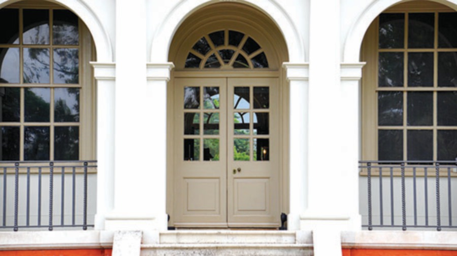 The entrance to your home should be clear and easy to welcome the flow of money.