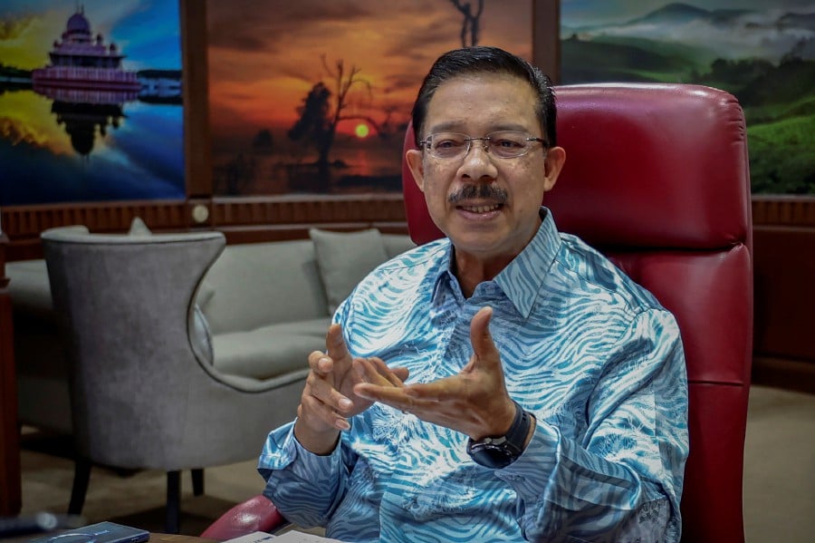The Malaysian Anti-Corruption Commission (MACC) has refuted claims that it is investigating the Chief Secretary to the Government (KSN) Tan Sri Mohd Zuki Ali. - BERNAMA PIC