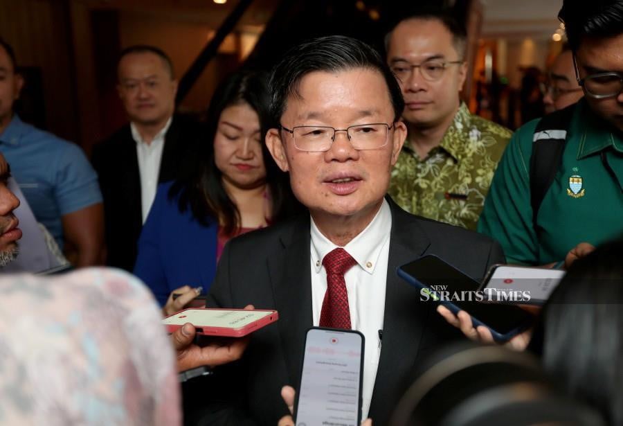  Chief Minister Chow Kon Yeow says the support from the federal government is important if Penang decides to establish a Special Financial Zone (SFZ) in the state. - NSTP/MIKAIL ONG