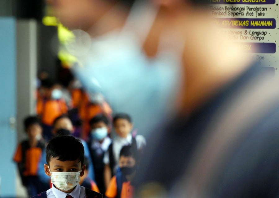 Students at Sekolah Kebangsaan Teruntum in Kuantan seen wearing face masks amid the Covid-19 pandemic. - BERNAMA pic