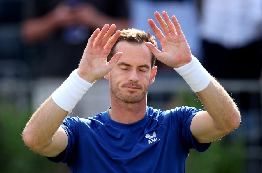 Britain's Andy Murray salutes the spectators after retiring due to injury in his men's singles second match against Australia's Jordan Thompson. -- Action Images via Reuters