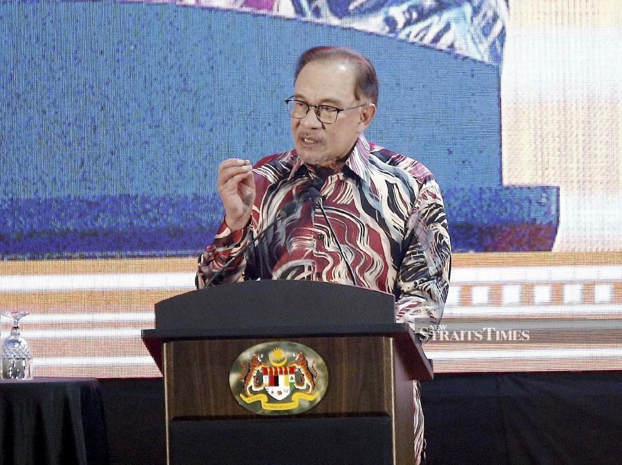Prime Minister Datuk Seri Anwar Ibrahim delivers his speech during the closing ceremony of the Madani government's One-Year anniversary programme held at Bukit Jalil National Stadium. -NSTP/AIZUDDIN SAAD