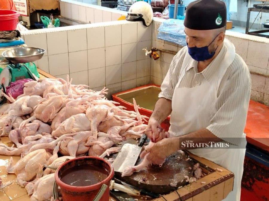 Mohd Lutfi Abd Ghani, a chicken trader at Pasar Besar Alor Star, says that while most traders are wearing face masks, the customers generally are not doing so. - NSTP/AHMAD MUKHSEIN MUKHTAR