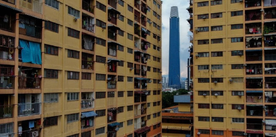 People residing in high-rise, low-cost flats and apartments, comprising units with total floor areas of below 900 sq ft, are feeling the effects of the heatwave more than others.- BERNAMA PIC